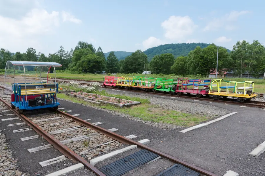 線路とトロッコの写真