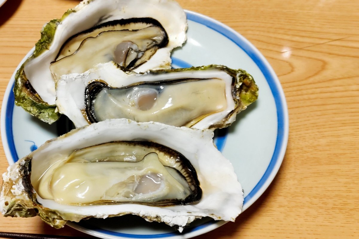厚岸名産の殻つき牡蠣