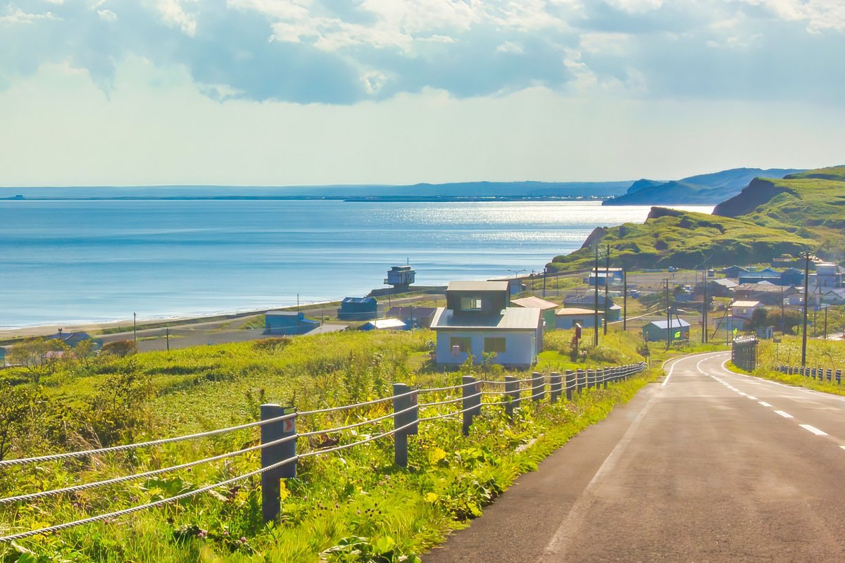 海へ続く北海道道142号（北太平洋シーサイドライン）