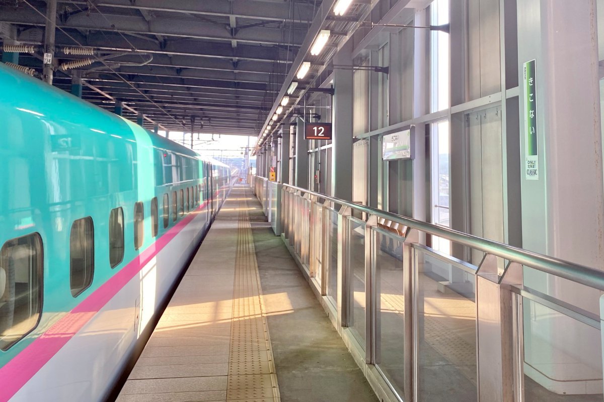 北海道新幹線が停車する木古内駅のホーム