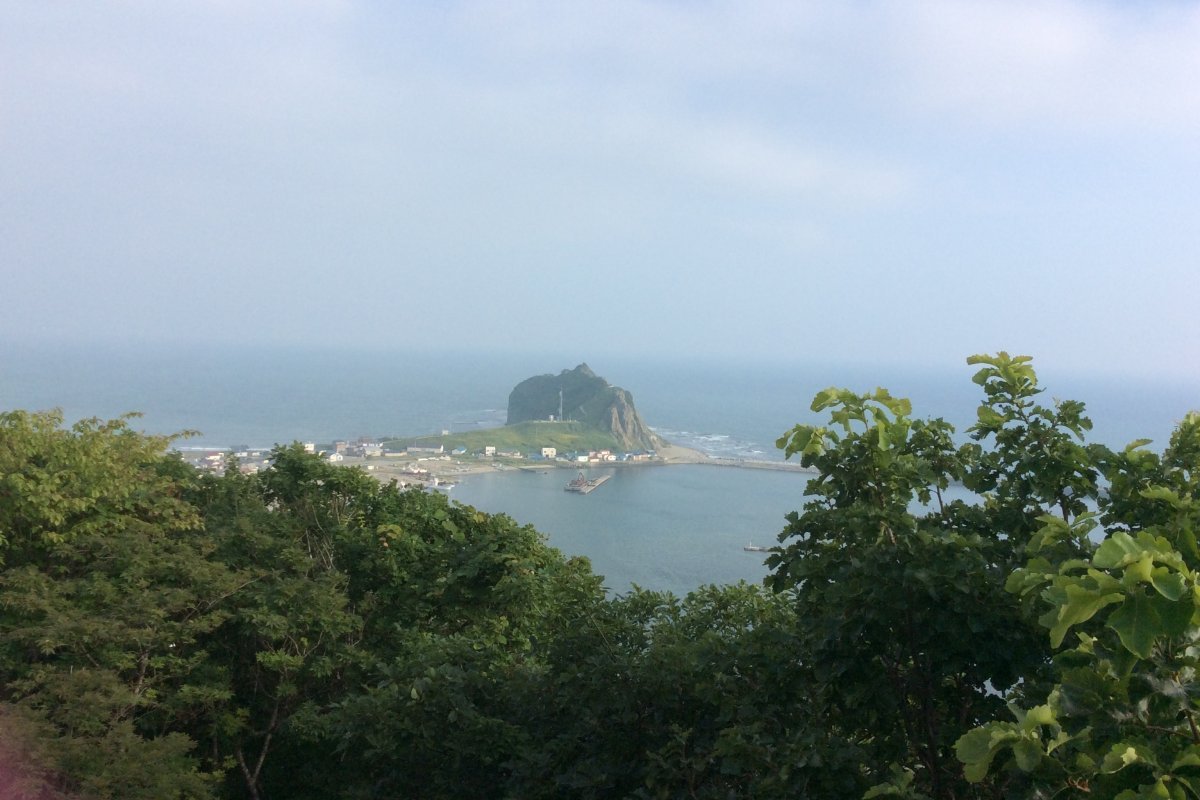 様似町の陸繋島エンルム岬